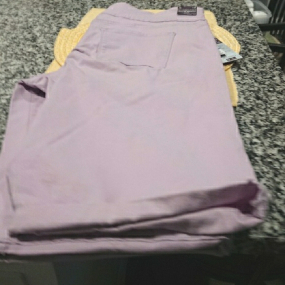 Gloria Vanderbilt Purple Bermuda Shorts Tailored  98% Cotton 2% Spandex - Picture 7 of 11